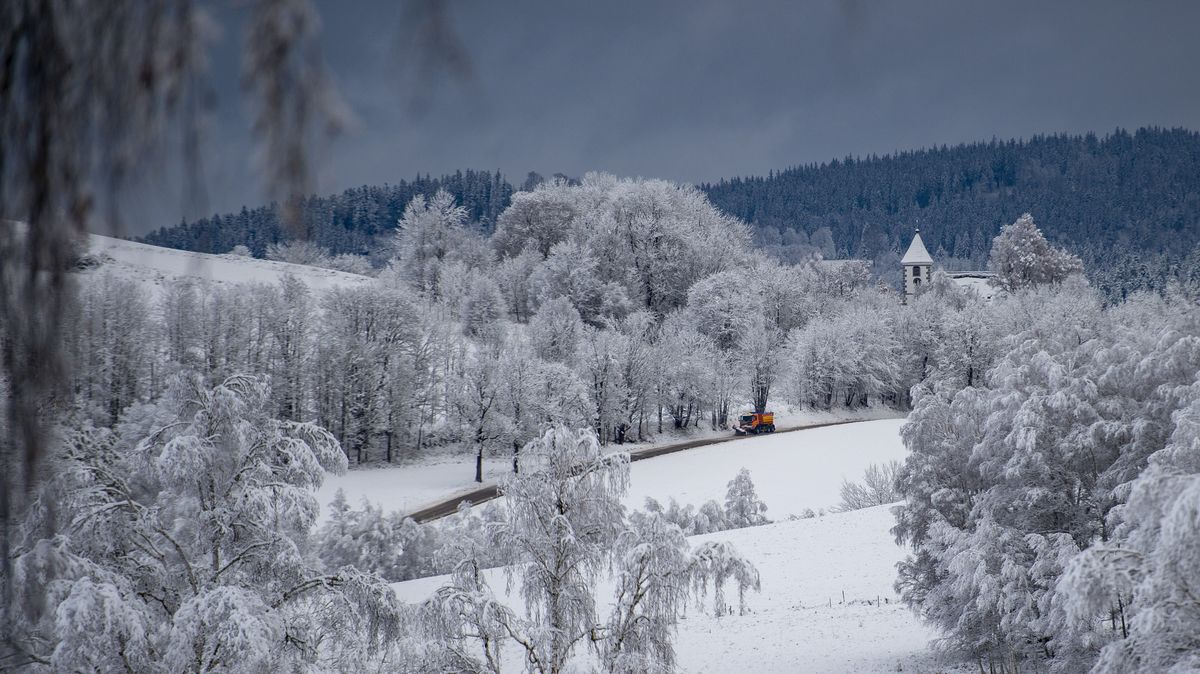 Česko zasype sníh. Napadne až 30 centimetrů, varují meteorologové